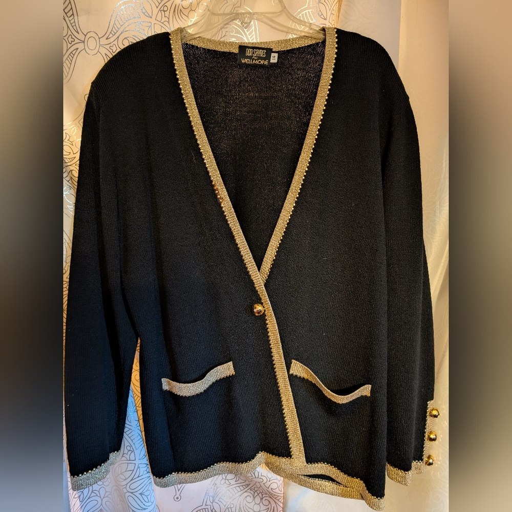 black and gold wool Don Sayres for Wellmore sweater. Large and like new Vintage